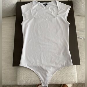 Body contour high compression scoop neck cap sleeve bodysuit